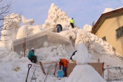 市民がつくる雪の芸術作品　制作の様子